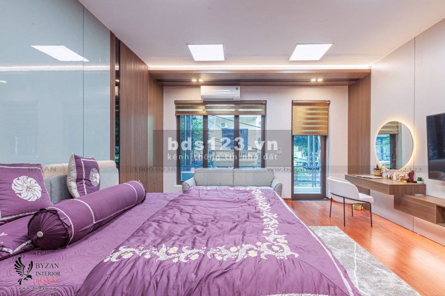 Bán nhà Lạc Long Quân diện tích 57m2, nhà 5 tầng mới toanh, giá 12,9 tỷ.