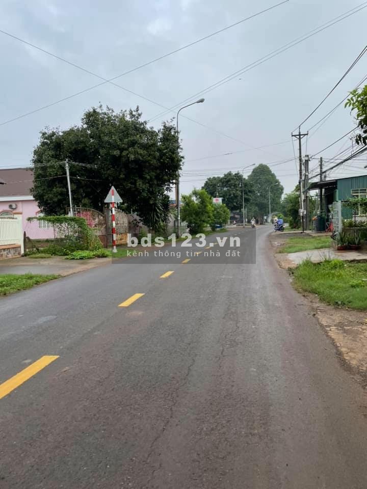 Bán đất 2550m2 sất Tỉnh Lộ, mt ô tô đối diện công ty lớn, cây xăng, khu dân cư đông, 430 triệu