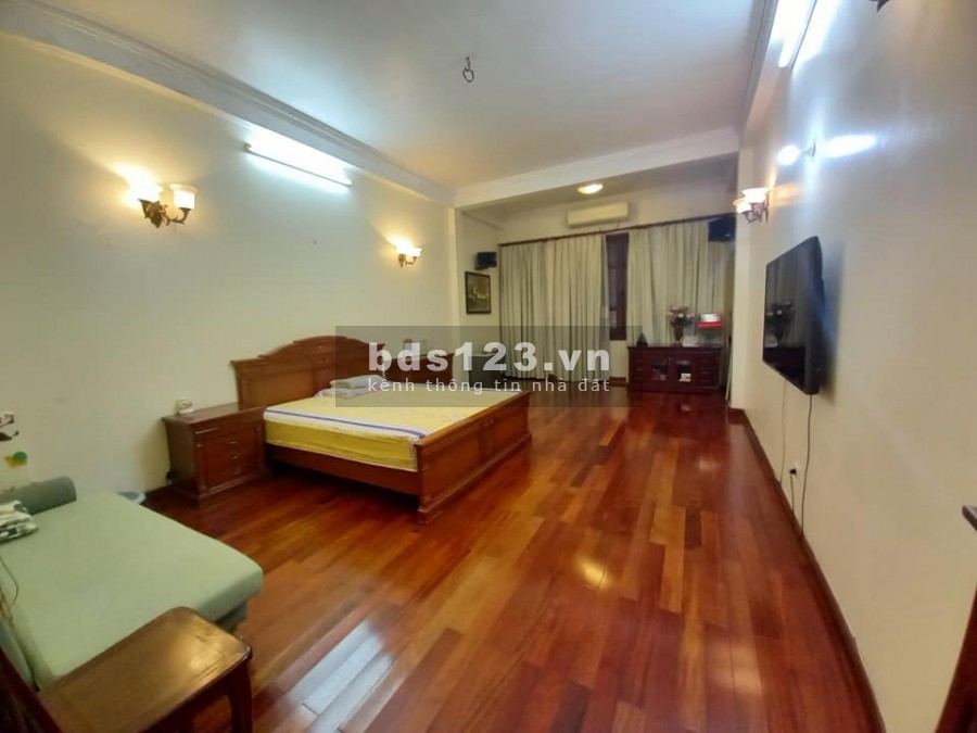Bán nhà Trần Duy Hưng, view hồ, 90m2, 5 tầng, giá: 19.5 tỷ, ô tô vào nhà