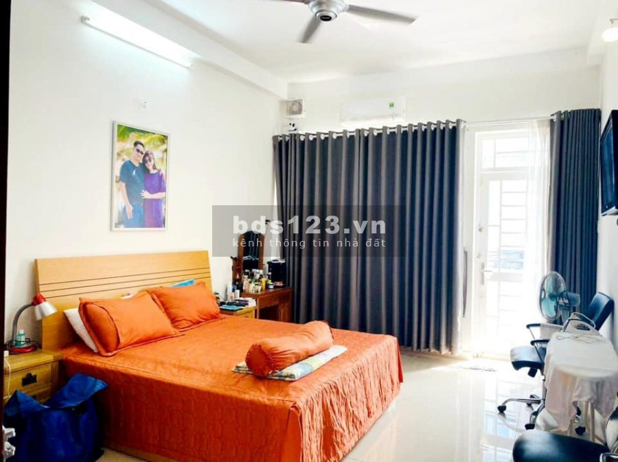 Nhà Mới Đẹp Ở Ngay Gíap Ngay Quận 10, giá bán 5.5 tỷ. lh 0799839943