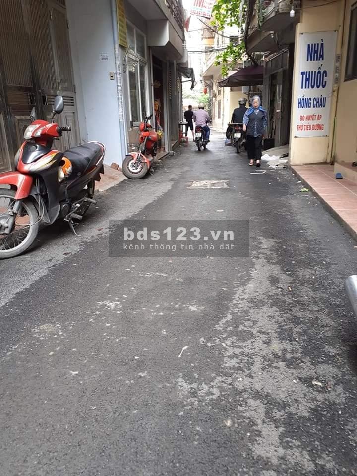 Nhà Đẹp, đường Lạc Long Quân, mặt ngõ rộng . Kinh doanh tốt .Giá 4.5 tỷ.