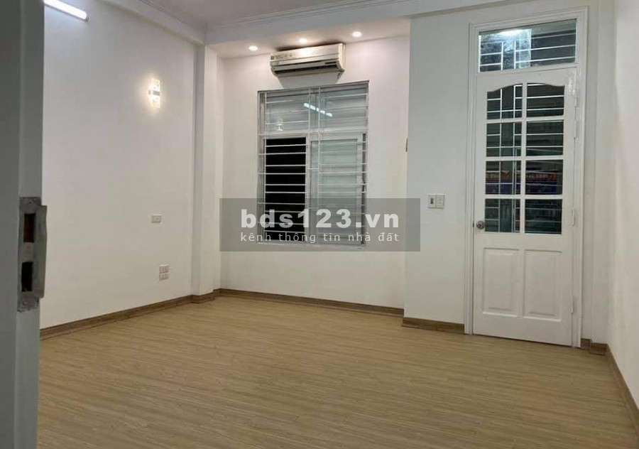 Cực hiếm Đường Cổ Linh, Long Biên vào ở luôn, ô tô tránh, 6 tầng chỉ 3 tỷ.