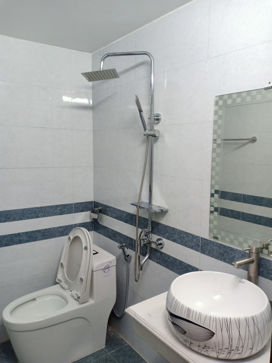 Chỉ 6,15 tỷ, Măt phố Lê Đức Thọ, 5 tầng, Mt 4,1m, Kinh doanh, ô tô đỗ