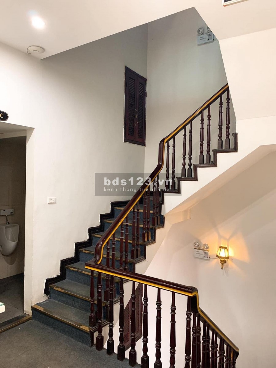 Mặt phố Liễu Giai, sổ vuông mt rộng 8.3m, diện tích 66m2, 4 tầng, giá 37.5 tỷ