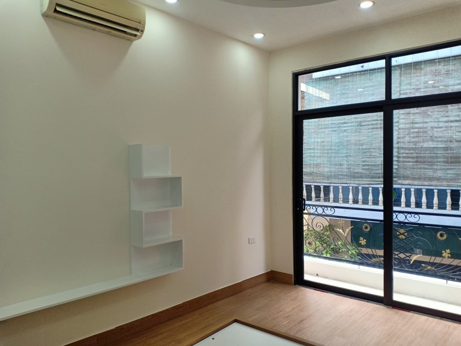 Chỉ 6,15 tỷ, Măt phố Lê Đức Thọ, 5 tầng, Mt 4,1m, Kinh doanh, ô tô đỗ
