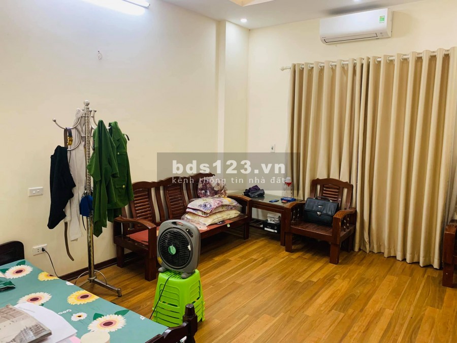 Cổ Nhuế nhà ở luôn, ô tô đậu cổng, sân chung cực rộng, 5 tầng đúc kiên cố