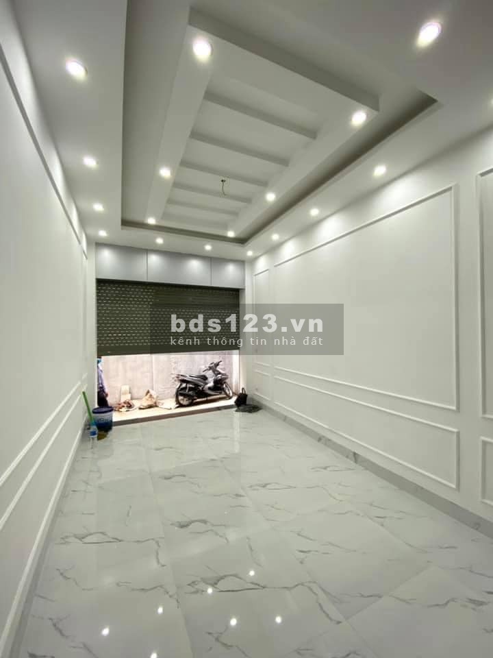 Bán nhà Xuân La, dt 35m2, 5 tầng đúc, mới xây ngõ thoáng, gần phố giá bán 3.6 tỷ