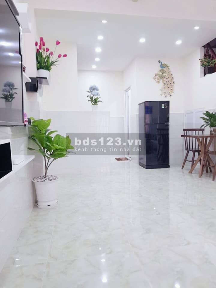 Bán gấp nhà Bùi Quang Là, phường 12, Gò Vấp, 2 tầng đúc, dt 30m2, giá 2,75 tỷ