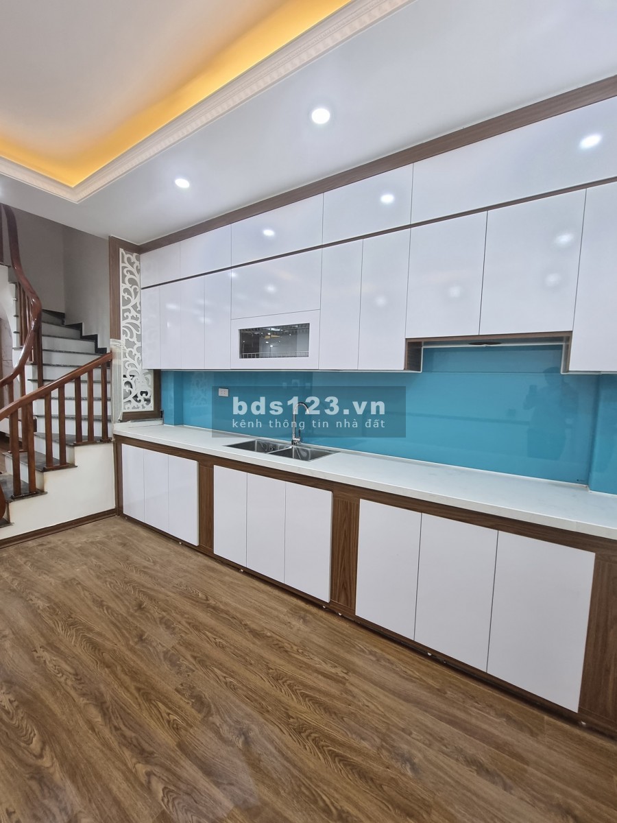 Nhà mới đẹp Dương Văn Bé, Hai Bà Trưng, dt 37m2, 4 tầng, mt 3.8m, gần mặt phố 3.9 tỷ