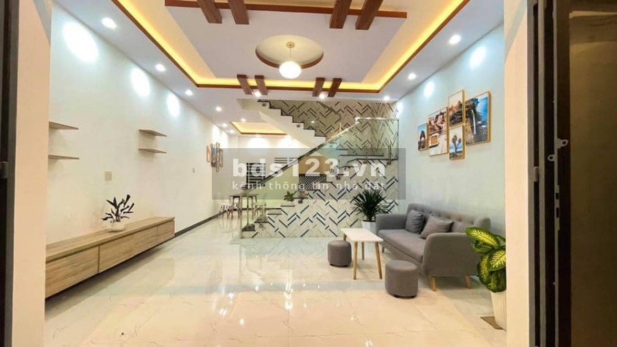 Bán nhà lầu hẻm 4 cmt8 thổ cư 50m2 giá 2.09 tỷ thiết kế đẹp mắt không gian rộng rãi ngay trung tâm