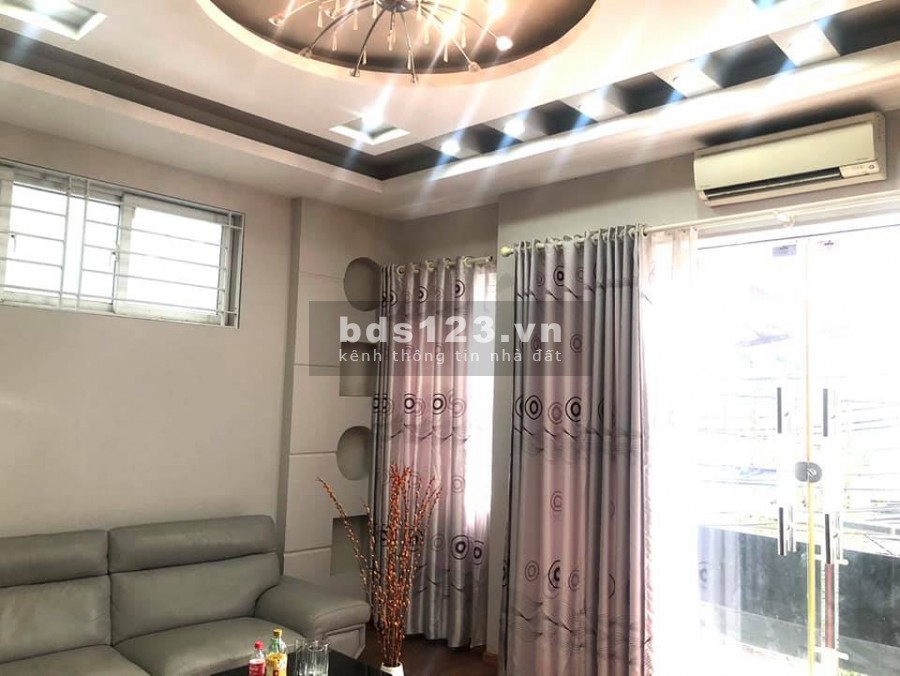 Siêu phẩm lô góc Lạc Long Quân, cách mặt phố 30m DT 52m2 x 6 tầng MT 5,2m