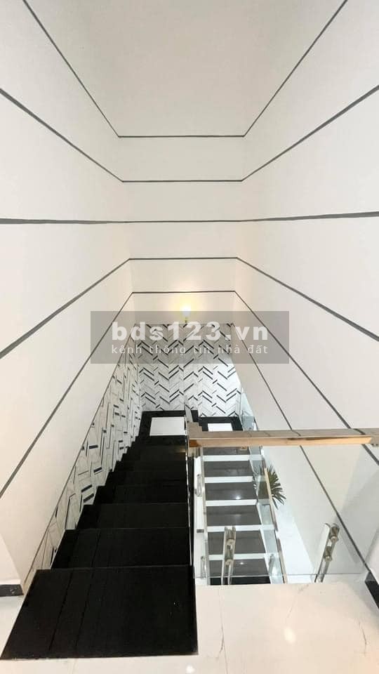 Bán nhà lầu hẻm 4 cmt8 thổ cư 50m2 giá 2.09 tỷ thiết kế đẹp mắt không gian rộng rãi ngay trung tâm