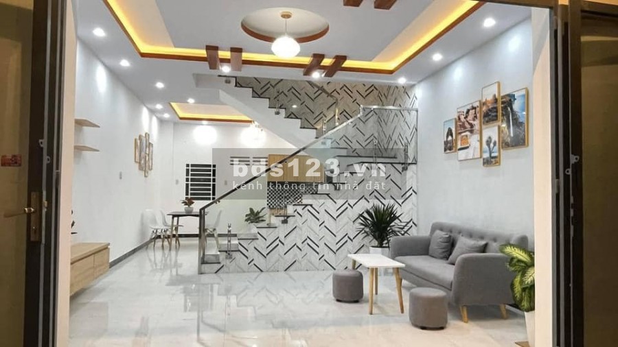 Bán nhà lầu hẻm 4 cmt8 thổ cư 50m2 giá 2.09 tỷ thiết kế đẹp mắt không gian rộng rãi ngay trung tâm