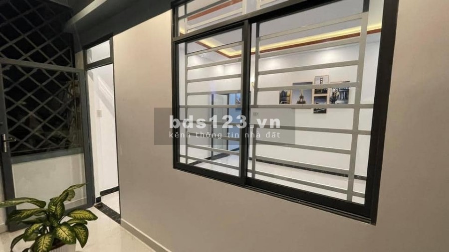 Bán nhà lầu hẻm 4 cmt8 thổ cư 50m2 giá 2.09 tỷ thiết kế đẹp mắt không gian rộng rãi ngay trung tâm