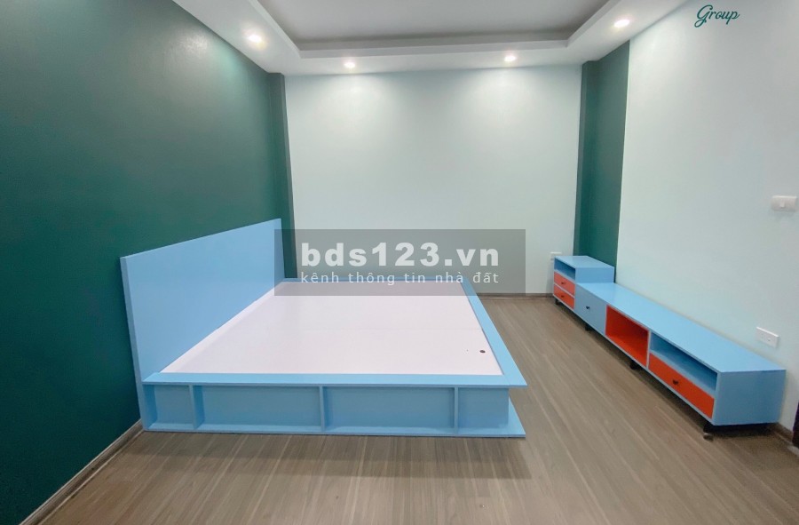 Hoàng Mai nhà đẹp ở ngay 5 tầng 30m2 giá 2.85 tỷ, tặng full nội thất
