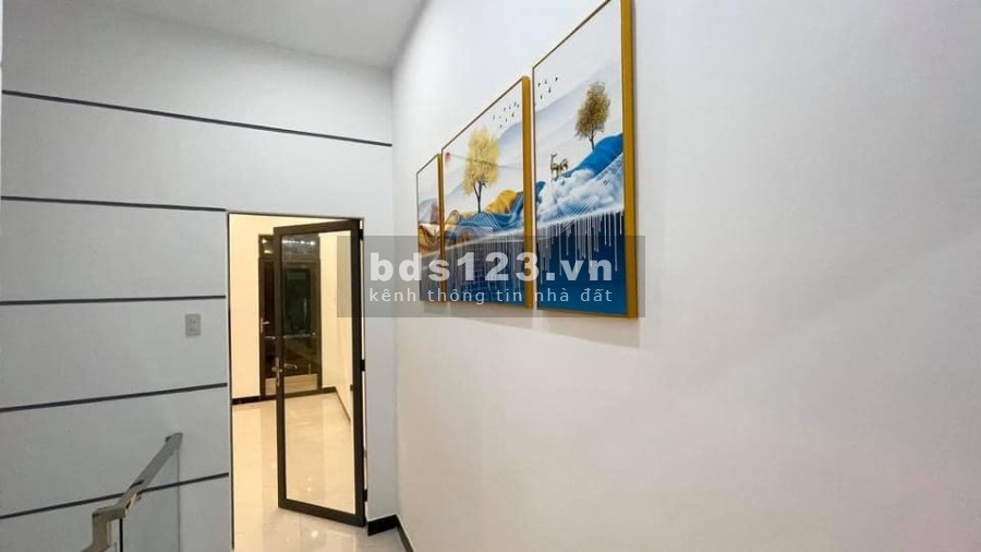 Bán nhà lầu hẻm 4 cmt8 thổ cư 50m2 giá 2.09 tỷ thiết kế đẹp mắt không gian rộng rãi ngay trung tâm