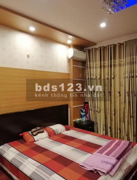 Cần bán nhanh nhà phố Nguyễn Khang lô góc 2 mặt thoáng mt 5m Diện tích 42m2 x 4 tầng