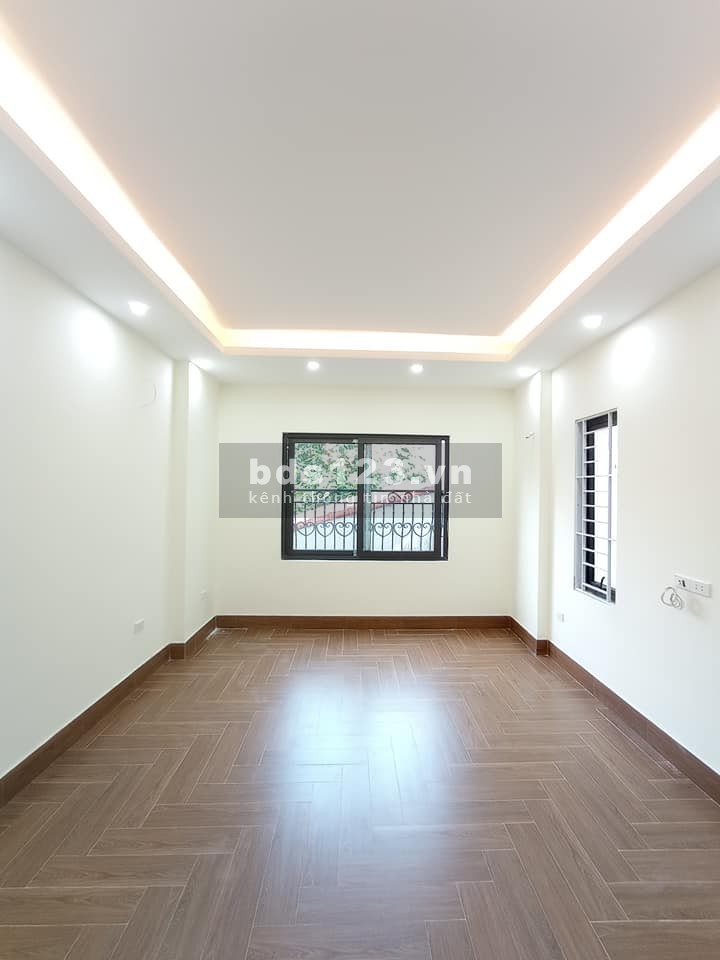 Bán nhà Hoàng Mai ngõ thông lô góc 3 thoáng, liên hệ 0981663442, giá 2.6 tỷ