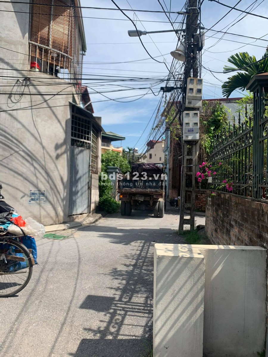 Đất Đông Dư trong đê LÔ GÓC 56m2 trục chính xóm giá 42tr/m2, liên hệ 0983253436