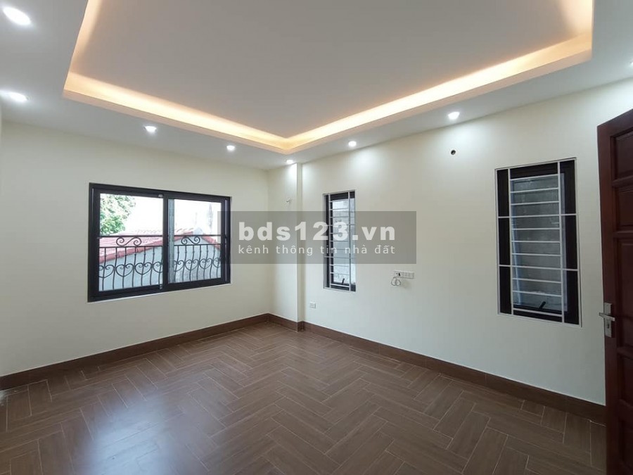 Bán nhà Hoàng Mai ngõ thông lô góc 3 thoáng, liên hệ 0981663442, giá 2.6 tỷ