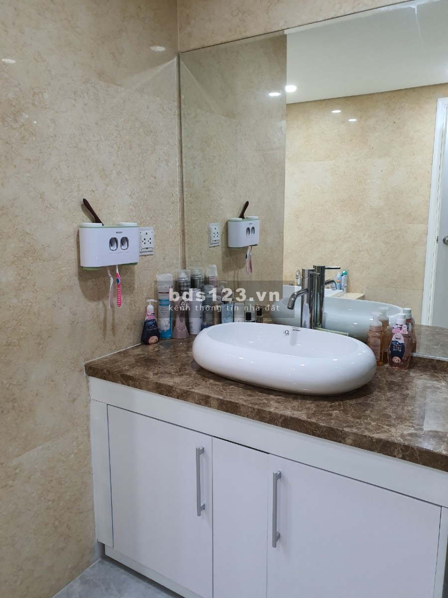 Vợ chồng em cho thuê gấp căn hộ FLC complex 36 Phạm Hùng 2pn 66m2 giá 10tr.Liên hệ: 0969679541