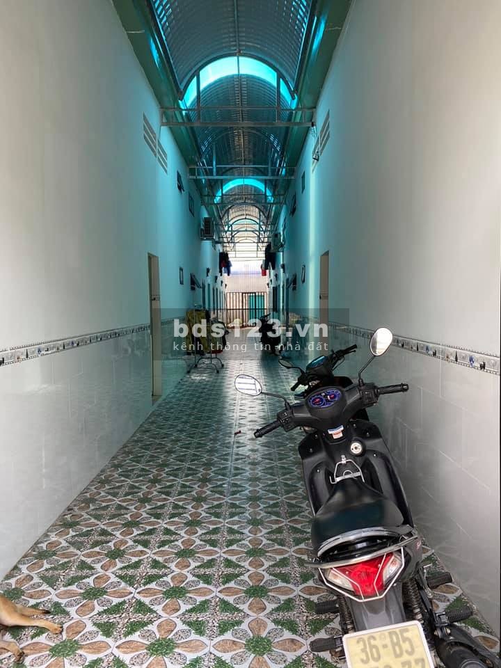 Vỡ nợ bán gấp Nhà trọ 300m2(10x30) 14p/2kiot thu nhập 16tr/tháng, nhà đẹp mới xây 1 năm
