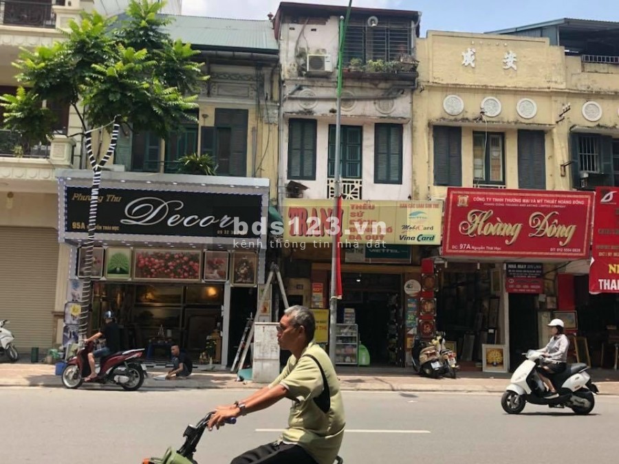 Nhà 3 tầng đúc cũ mặt phố Hàng Gai, 3 pn Hoàn Kiếm, giá có hương lượng