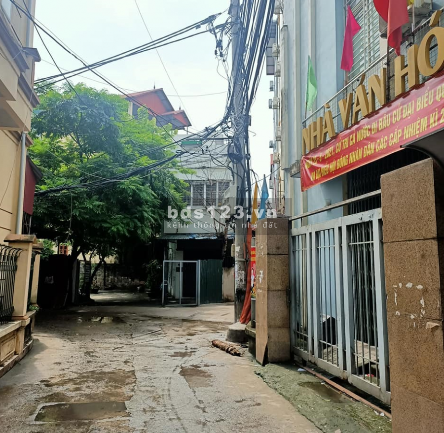 Giá bán 2.1 tỷ nhà 44m2 Cổ Nhuế ngõ rộng thông Ôtô 30m. LH: 094.111.1357.