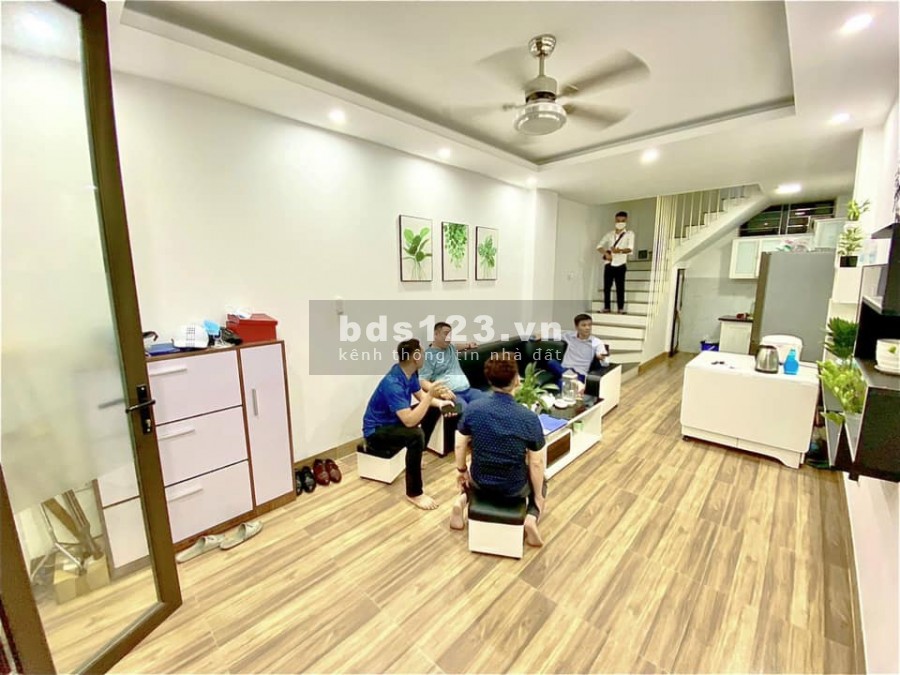 Hàng hiếm Nguyễn Trãi, dt 45m2, 5 tầng, 15m ra phố giá nhỉnh 5 tỷ, lh 0368422168