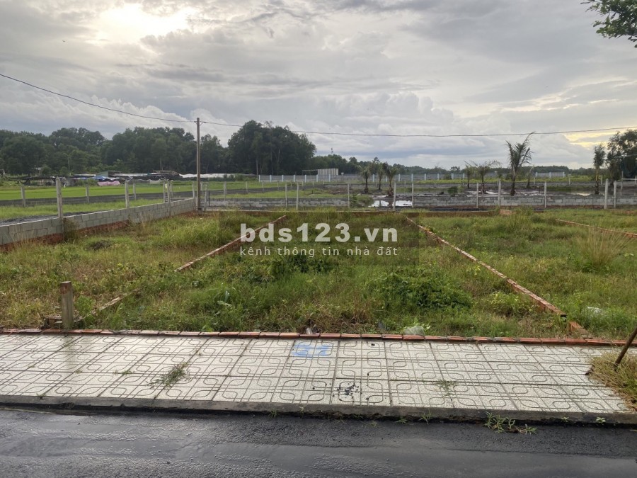 Cần bán nhanh lô đất mặt tiền tỉnh lộ 2 chỉ 2,4 tỷ tại Củ Chi, Ngân hàng hỗ trọ 70% LH: 0902378826