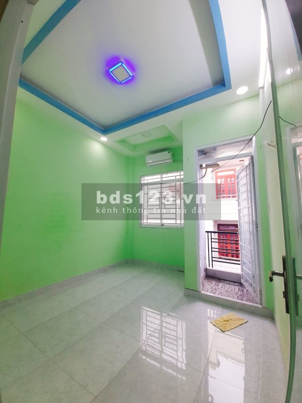 6.8 tỷ dt 38m2, 3 tầng đúc, hẻm xe hơi 4m thông, Hàn Hải Nguyên gần 3/2, không lỗi phong thủy lh 0886880910