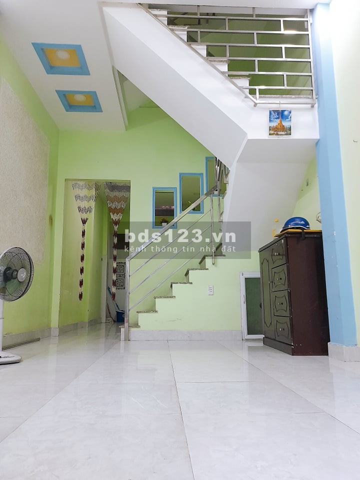 6.8 tỷ dt 38m2, 3 tầng đúc, hẻm xe hơi 4m thông, Hàn Hải Nguyên gần 3/2, không lỗi phong thủy lh 0886880910