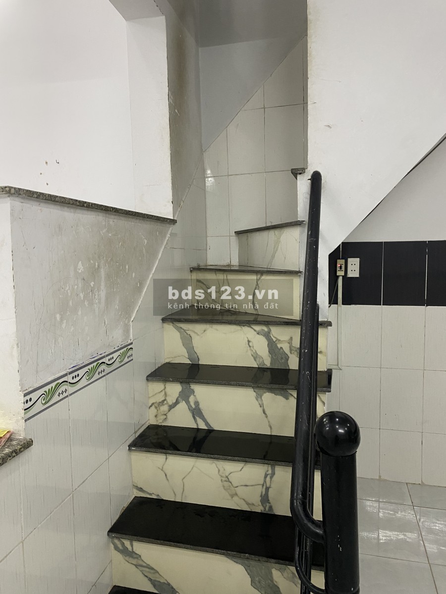 Đường 5m cho xe tải thông hẻm an ninh, liên hệ 0917552644, giá 6 triệu/tháng