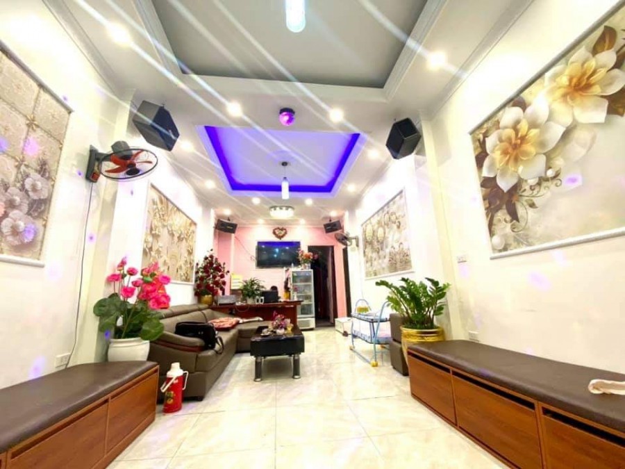 Hoa hậu Bồ Đề gần phố ô tô vào nhà nội thất xịn 60m, 5 tầng Gía 6.35 tỷ, lh 0963521933