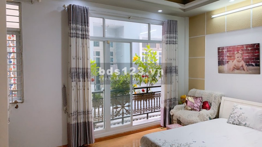 Phú Nhuận Huỳnh Văn Bánh diện tích 30m2 khu dân trí cao, gần mặt tiền giá 5 tỷ 4