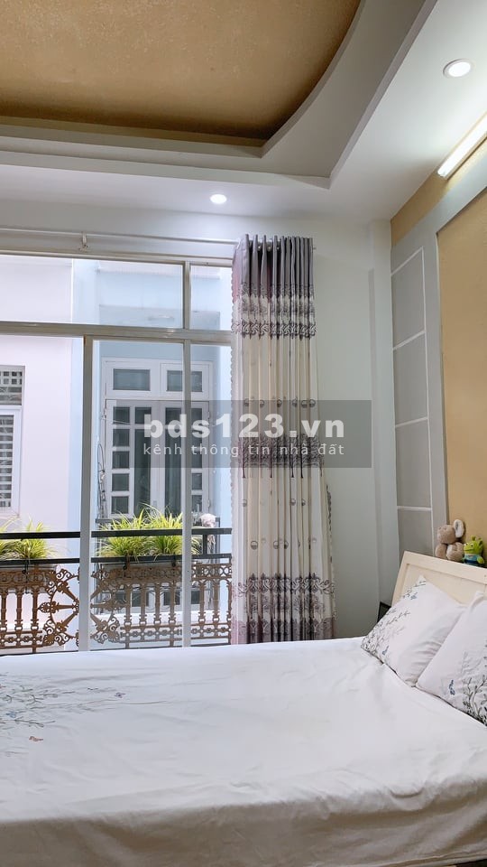 Phú Nhuận Huỳnh Văn Bánh diện tích 30m2 khu dân trí cao, gần mặt tiền giá 5 tỷ 4
