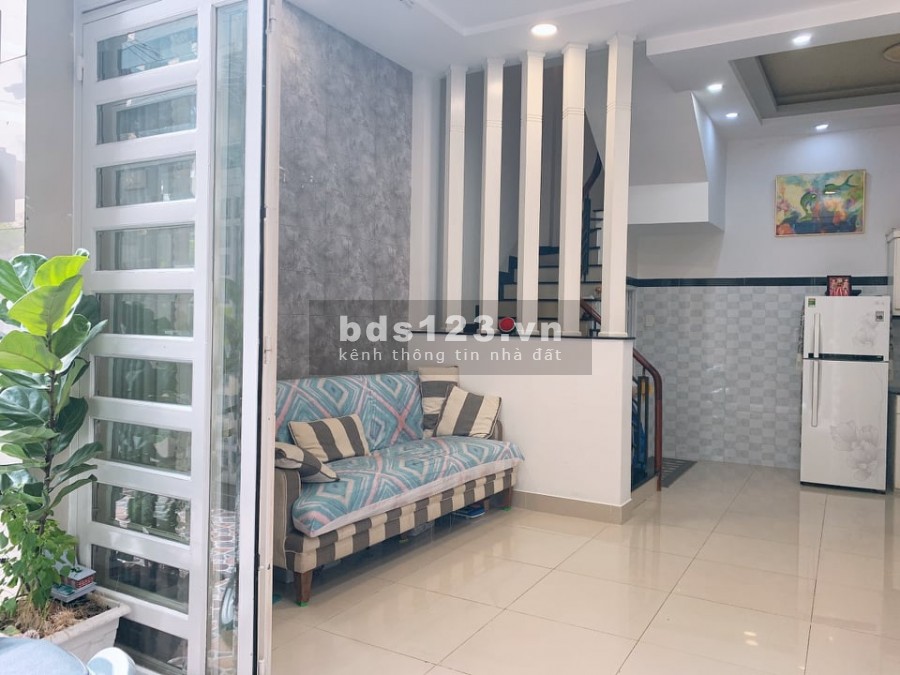 Phú Nhuận Huỳnh Văn Bánh diện tích 30m2 khu dân trí cao, gần mặt tiền giá 5 tỷ 4