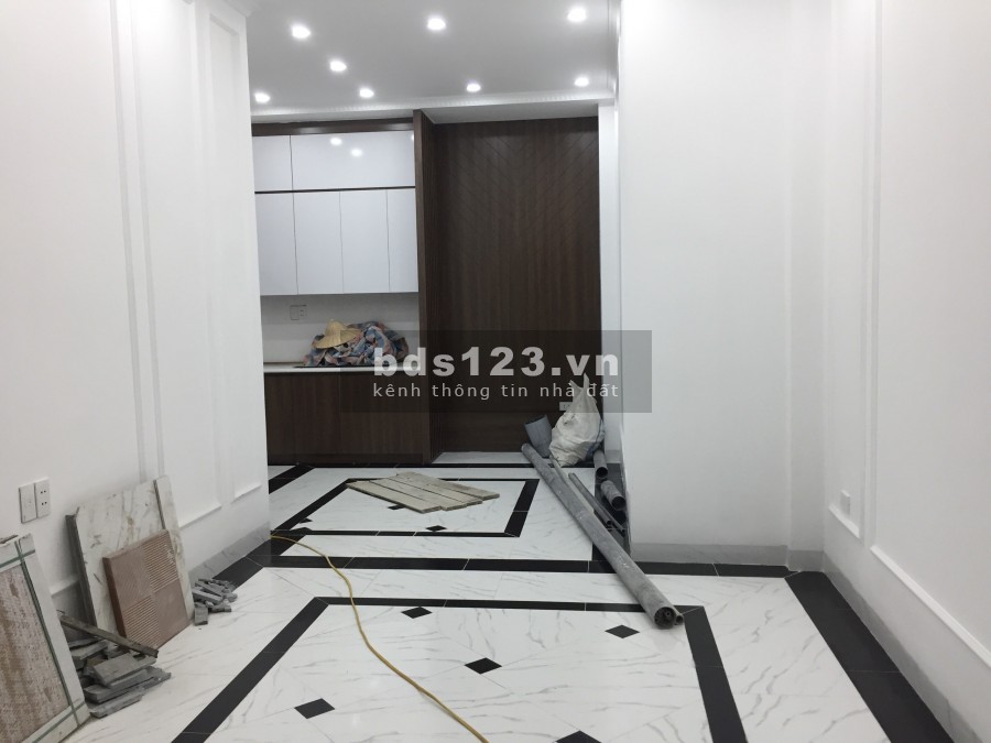 Bán nhà trong ngõ đường Giáp Bát, diện tích 32m2 giá 3,4 tỷ, liên hệ 0949794555