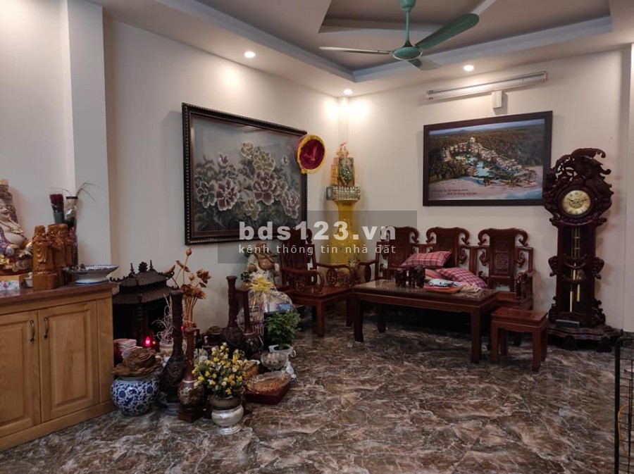 Bán nhanh nhà phố Nguyễn Văn Cừ 37m2, 5 tầng rộng 6m. nhà dân xây về ở ngay 3,86 tỷ
