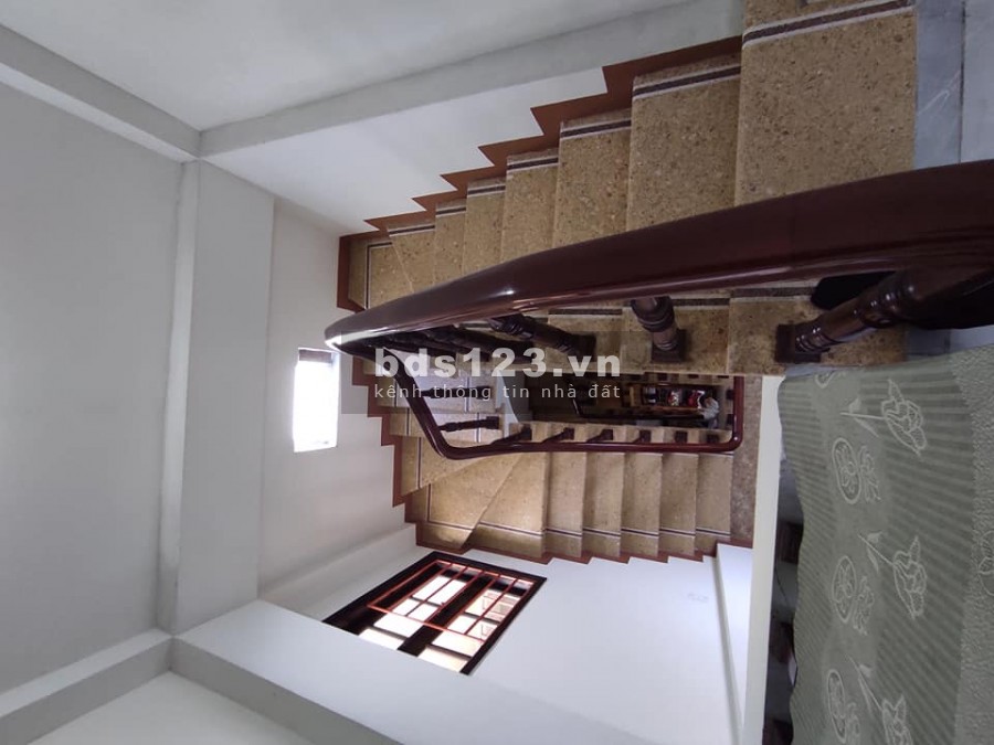 Bán nhanh nhà phố Nguyễn Văn Cừ 37m2, 5 tầng rộng 6m. nhà dân xây về ở ngay 3,86 tỷ