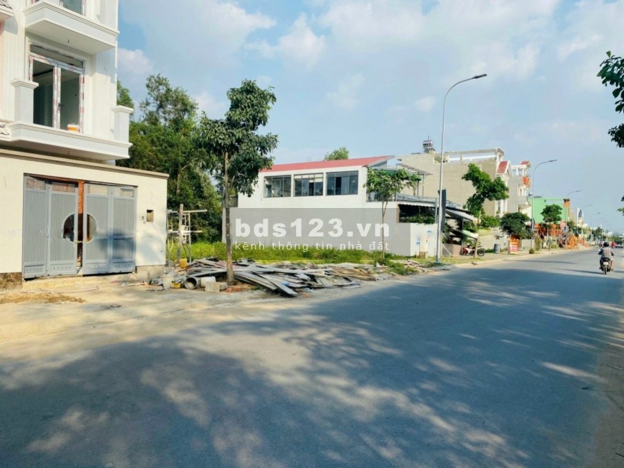 Cần bán lô đất 6x20m ngay vòng xoay tỉnh lộ 10 đối diện bệnh viện Chợ Rẫy 2, SHR