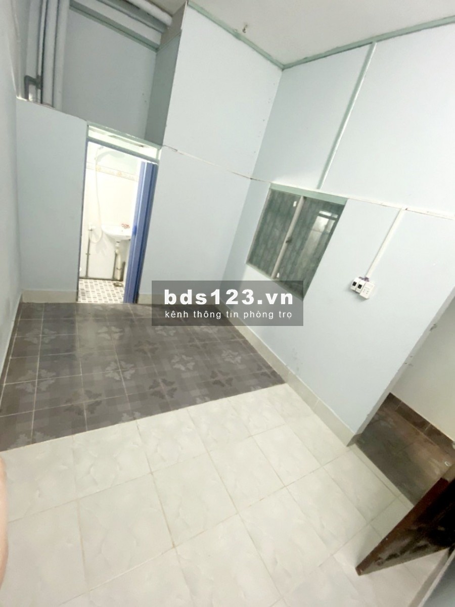 Phú Nhuận- cho thuê phòng 3tr/tháng có máy lạnh, cửa sổ, tủ đồ.