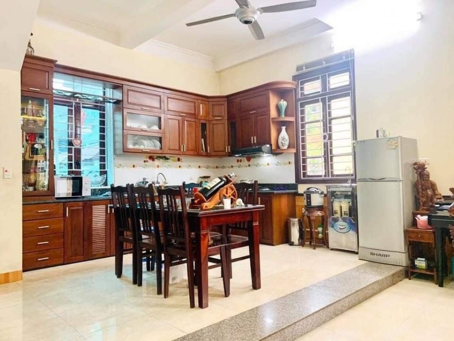 Bồ Đề Hồng Tiến gần hồ, ô to thang máy, dt 60m2, 5.5 tầng, giá nhỉnh 6 tỷ
