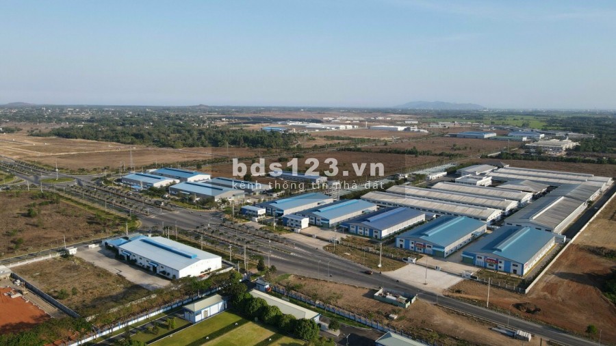 Đất đẹp khu vực Phú Mỹ. Diện tích 175m có 100m thổ cư, 2 mặt tiền (rộng khoảng 20m), giá chỉ 1.367 tỷ