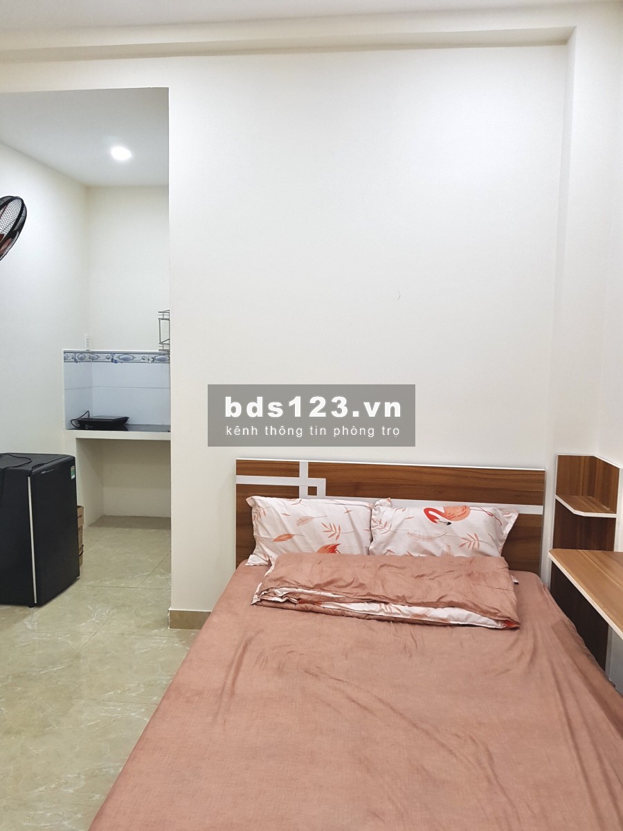 Căn hộ mới full nội thất trung tâm Phú Nhuận, có cửa sổ , ban công, wc riêng