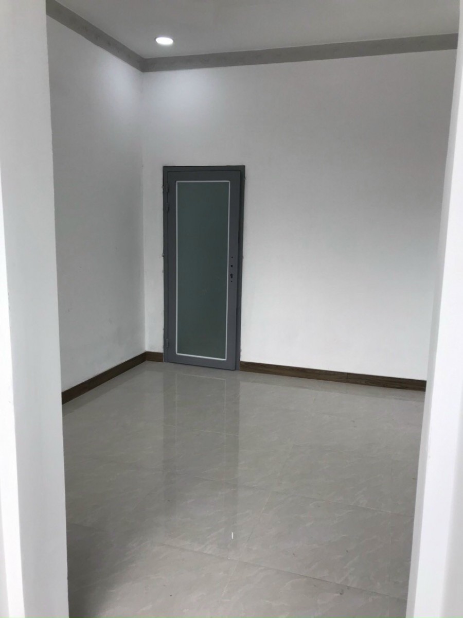 Nhà 1 trệt 1 lầu gần cty Pouchen, sổ hồng riêng thổ cư, đường xe hơi. Lô Góc