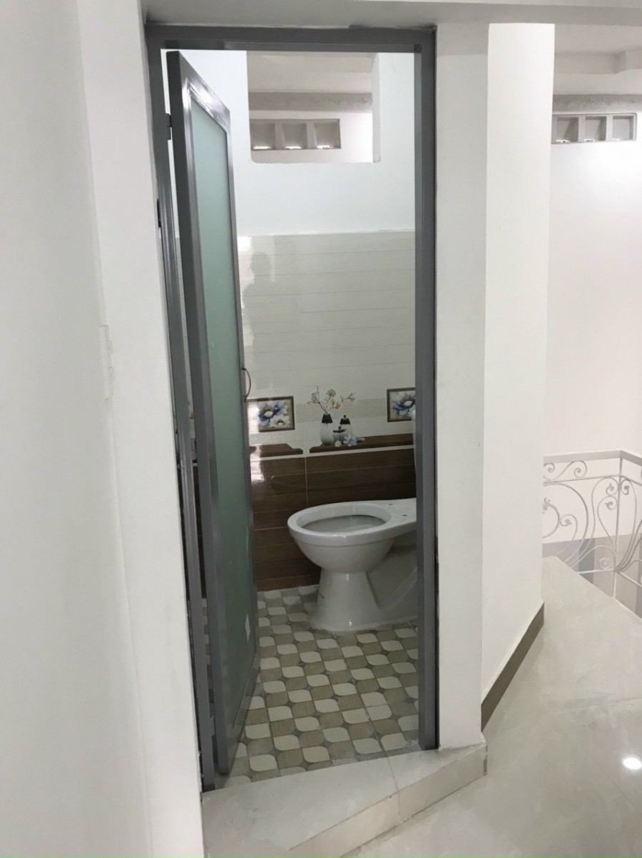 Nhà 1 trệt 1 lầu gần cty Pouchen, sổ hồng riêng thổ cư, đường xe hơi. Lô Góc