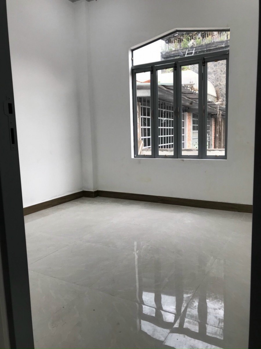Nhà 1 trệt 1 lầu gần cty Pouchen, sổ hồng riêng thổ cư, đường xe hơi. Lô Góc
