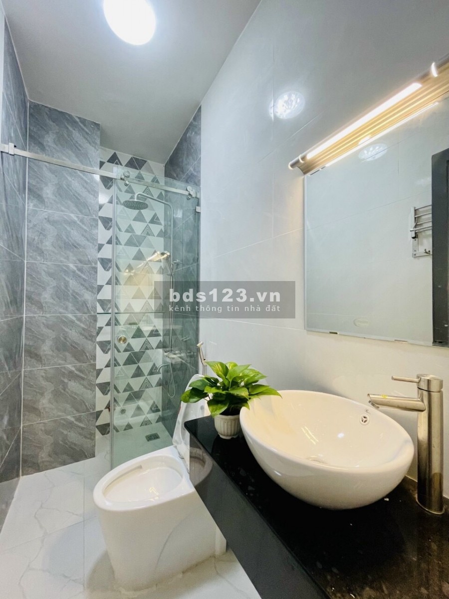 Cho Thuê Nhà Cửu Long, Quận Tân Bình, diện tích sử dụng 6x18m, 3 lầu
