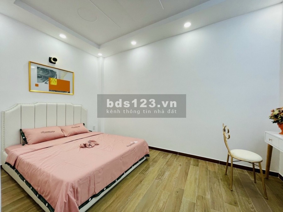 Cho Thuê Nhà Cửu Long, Quận Tân Bình, diện tích sử dụng 6x18m, 3 lầu